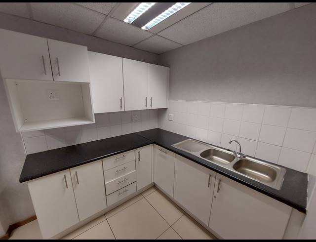 418M² OFFICE TO LET IN BEDFORDVIEW